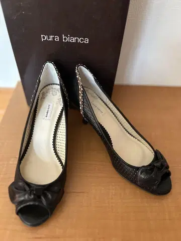 pura bianca 오픈토 펌프스 블랙 23 새상품