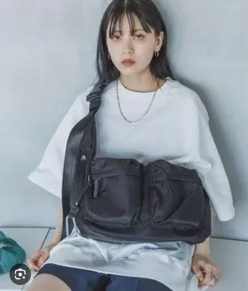 JEANASIS 나일론 숄더백 블랙