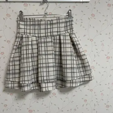 미셸 마카롱, 스커트