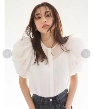 턱 퍼프 볼륨 슬리브 블라우스