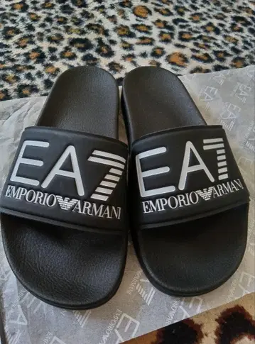 EA7 Emporio Armani 샌들