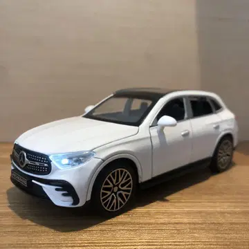 메르세데스 벤츠 GLC 미니카 화이트