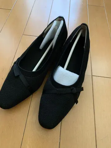 블랙 메쉬 리본 펌프스