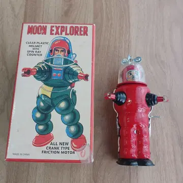 MOON EXPLORER 문 익스플로러 빨간색 브리키 레트로