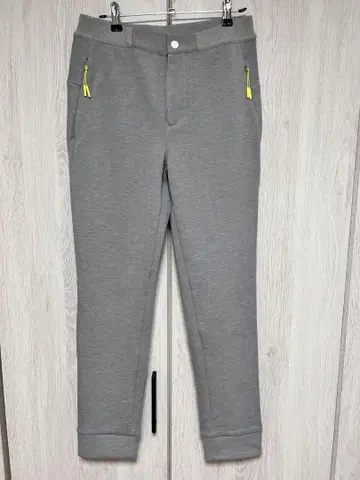 New Balance 그레이 핏 팬츠