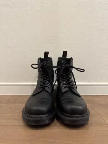 Dr.Martens 8홀 부츠
