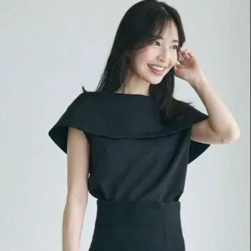 베이스먼트 온라인 케이프 블라우스 BLACK
