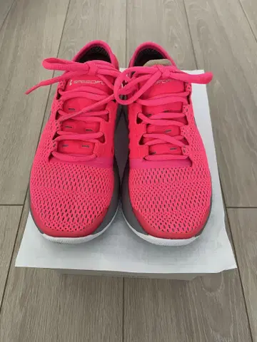 언더아머 조깅화 핑크