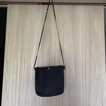 블랙 가죽 숄더백