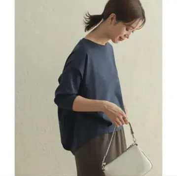 어반 리서치 도어즈 블루 네이비 코튼 백 턱 풀오버