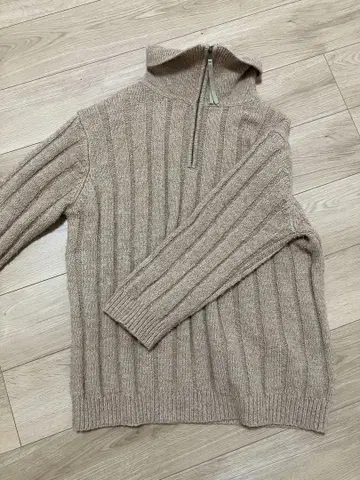 오렌지 하이넥 스웨터 지퍼
