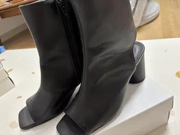 후즈 후 치코 부츠 샌들