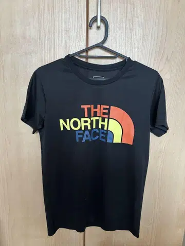 THE NORTH FACE 블랙 티셔츠