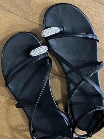 셀포드 블랙 큐빅 샌들