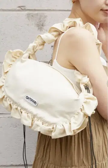 OUTDOOR PRODUCTS 프릴 개더 핸들 백 올리브