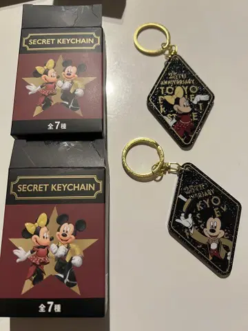 디즈니 스토어 SECRET KEYCHAIN