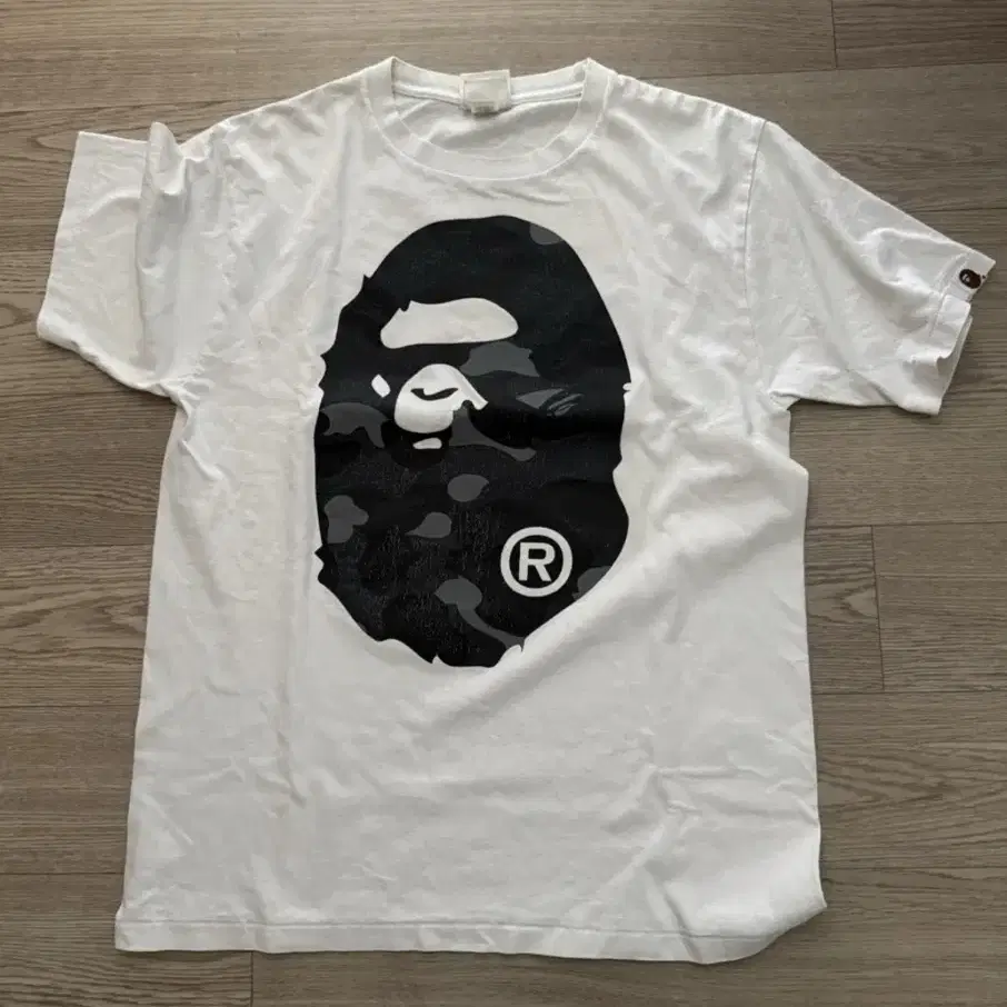 【aeae】エーイーエーイー Tシャツ DOT SMALL LETTER T-SHIRTS aeae dot small letter tee on Bunjang Global Site.