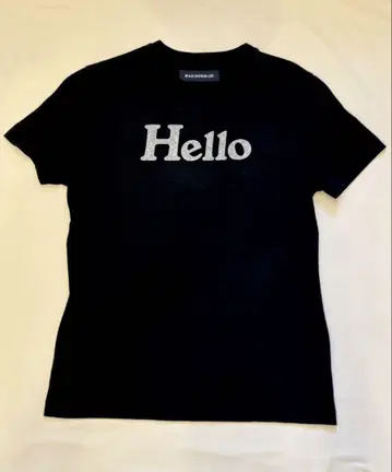 MADISONBLUE 블랙 Hello 티셔츠