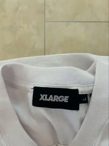 XLARGE 화이트 롱 슬리브 티셔츠