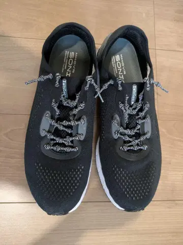 Under Armour HOVR 블랙 스니커즈