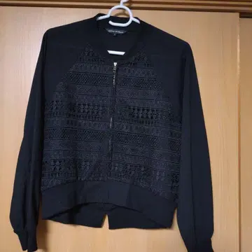 보나조르나타 레이스 블랙 집업 점퍼