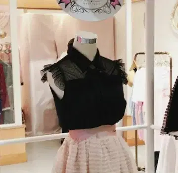 Poupee BOUTIQUE 슬리브리스 블라우스 블랙 프리 사이즈