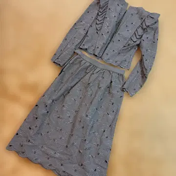 긴자 매기 올리브 컬러 프릴 레이스 셋업