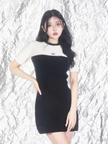 Darich 바이컬러 로고 니트 미니 원피스