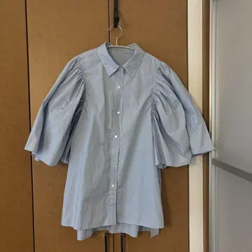 개럴개런트 스카이블루 퍼프 슬리브 셔츠