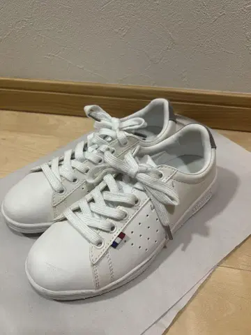 르꼬끄 화이트 스니커즈