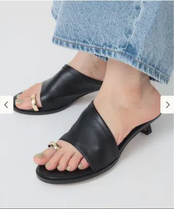 LE VERNIS / Toe ring 샌들