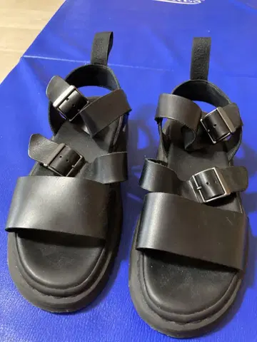 닥터마틴 블랙 스트랩 샌들