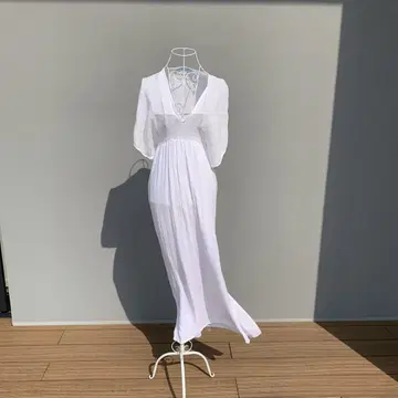 화이트 V넥 롱 원피스