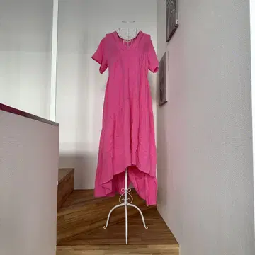 핑크 비대칭 밑단 롱 원피스 반팔