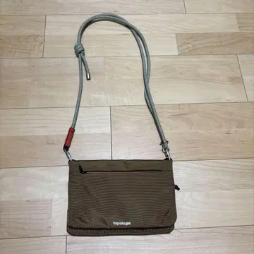 토폴로지 사코슈 스트랩 포함