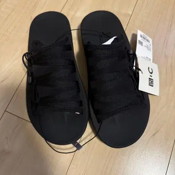 유니클로 블랙 슬라이드 샌들 S