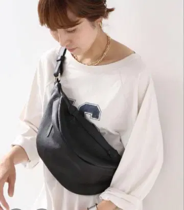 AULENTTI 오렌티 프레임워크 바디 백 숄더백