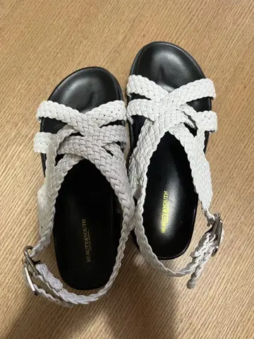 BEAUTY&YOUTH 가죽 같은 메쉬 크로스 샌들