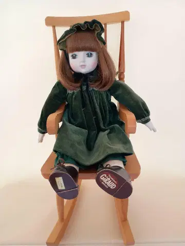 그린 컬러 벨벳 드레스 인형