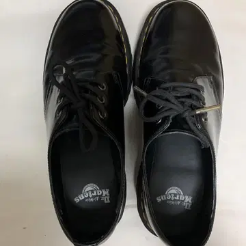 상당히 새상품급 Dr. Martens 블랙 레이스업 슈즈 UK8
