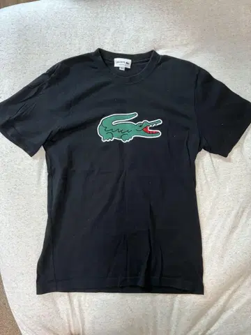 Lacoste 악어 자수 블랙 티셔츠
