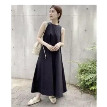 Spick and Span 블랙 슬리브리스 원피스