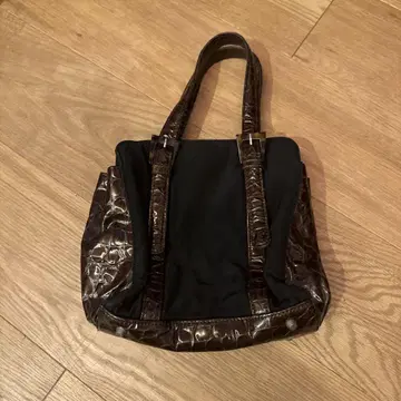 브라운 핸드백 합성 피혁