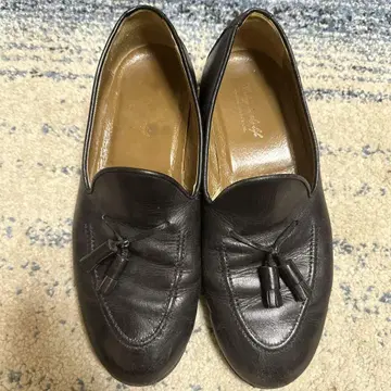유나이티드 애로우즈 블랙 가죽 태슬 로퍼