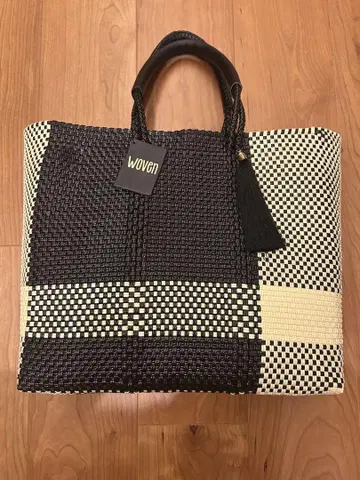 WOVEN 블랙 화이트 체크 토트백