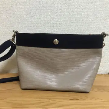 브레스트 푸카피 리플 보트형 숄더백 그레이쉬 베이지