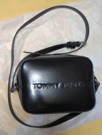TOMMY JEANS 블랙 숄더백