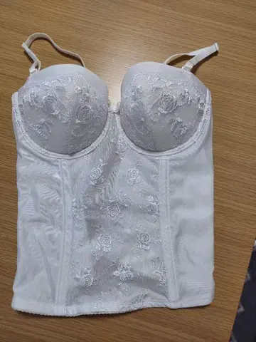 화이트 꽃무늬 자수 뷔스티에