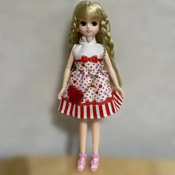 리카짱 인형 빨간색과 흰색 드레스 금발 새상품급