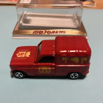 MAJORETTE 230 프랑스제 르노 4 L 40년 이상 전 새상품급